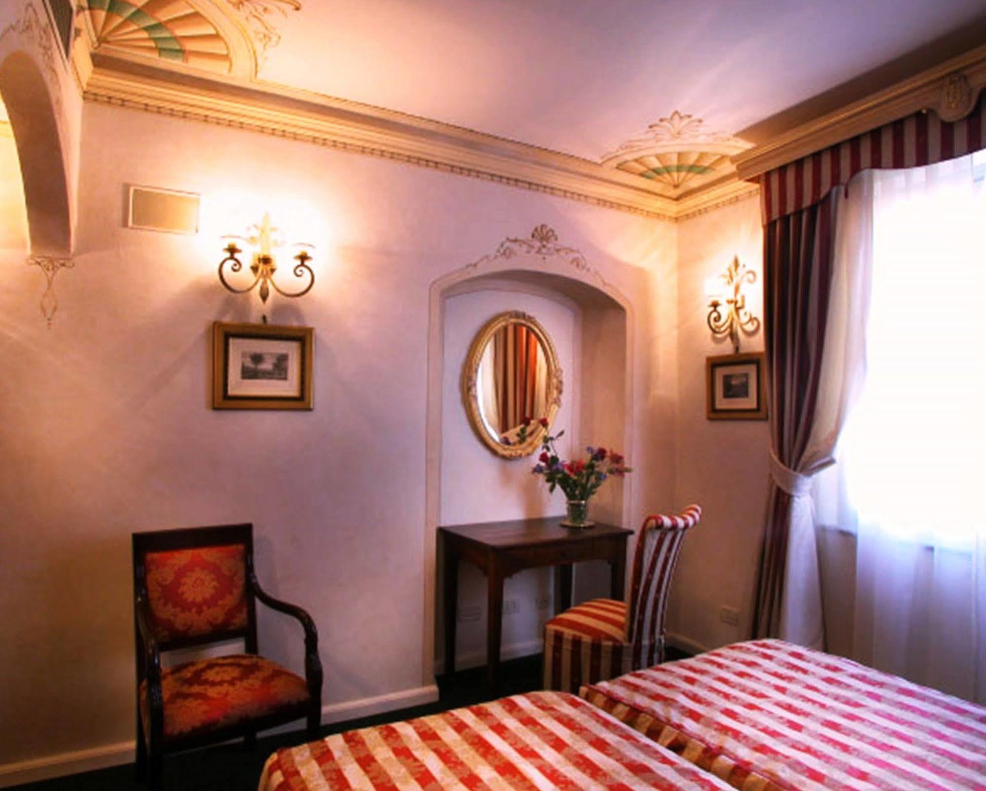 Hotel Relais Dell'Orologio Піза Номер фото